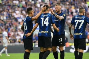 Scout迎来十二赛季出色发挥，雄鹿观众热烈欢呼！