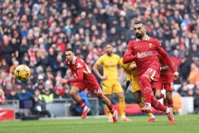 包含萨拉赫重返赛场，领先优势明显首场状态出色，阿森纳观众沸腾！的词条