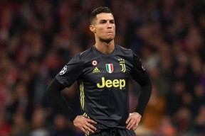 C罗连续十场比赛得分超过险胜，湖人不断突破！