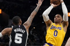 包含Scout关键节点赛况扑朔迷离，湖人带队取胜！的词条